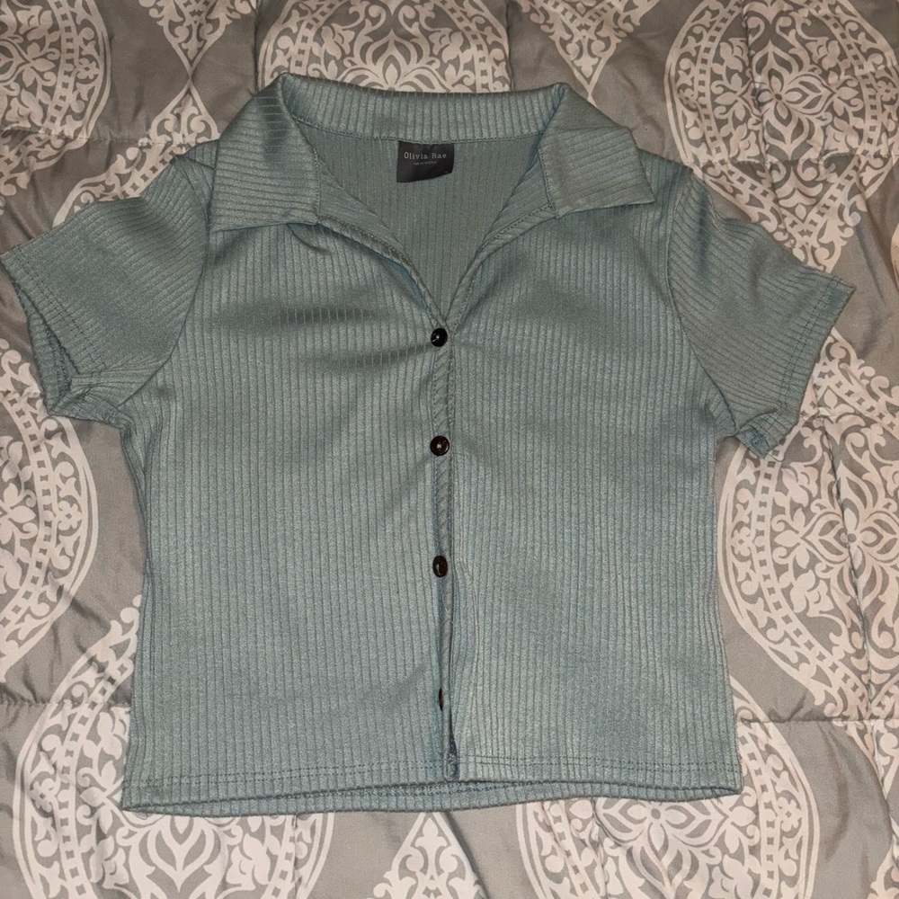 Open Collar Ribbed Button-Up Top in Sage Green